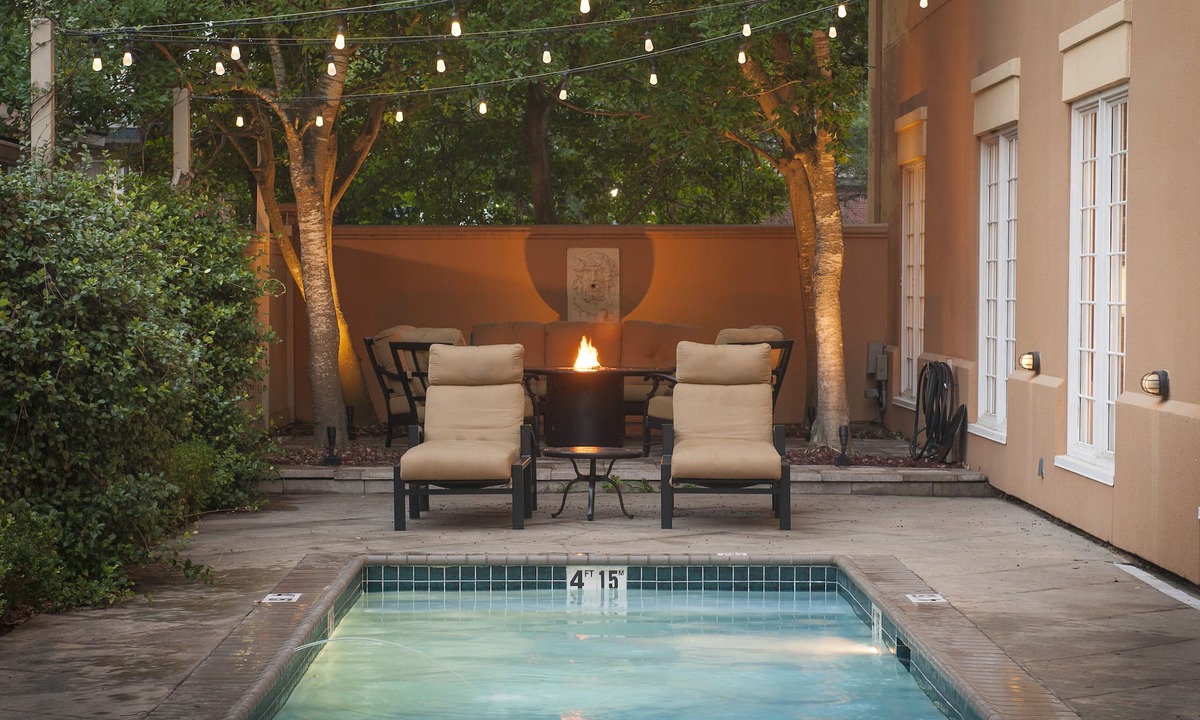 Touro Hotel | Hampton Inn New Orleans-St. Charles Ave./Garden District