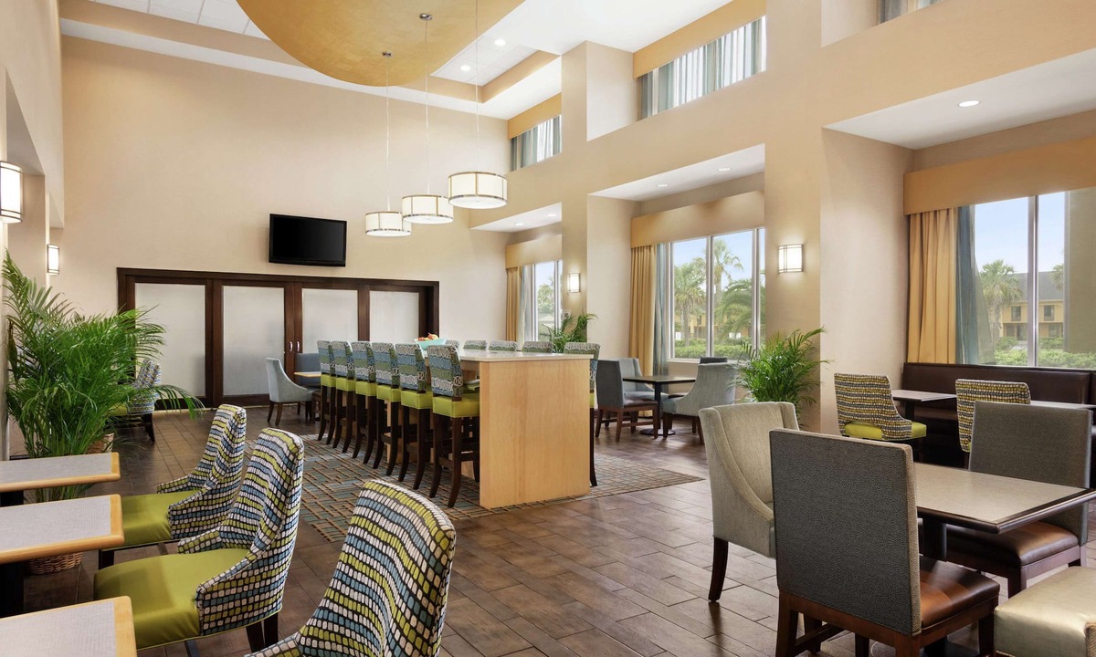 Brunswick Hotel | Hampton Inn & Suites Brunswick