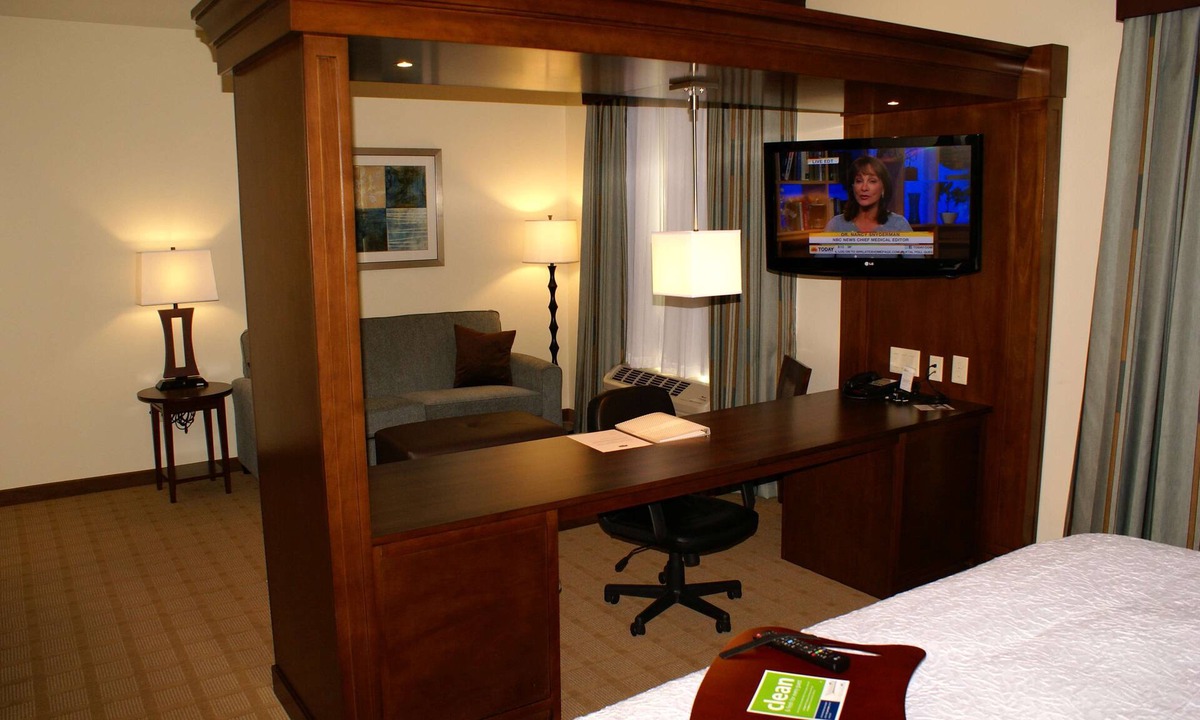 Center Hotel | Hampton Inn & Suites Center