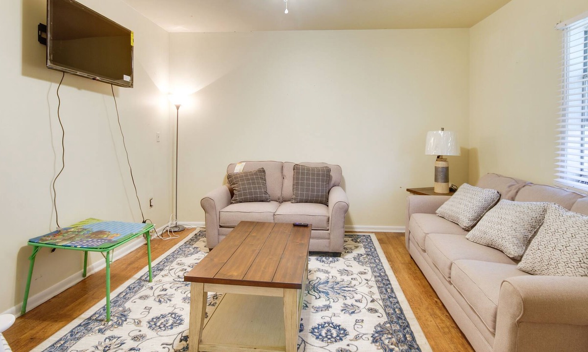 Hazlehurst House | Hazlehurst Vacation Rental - 40 Mi to Jackson!