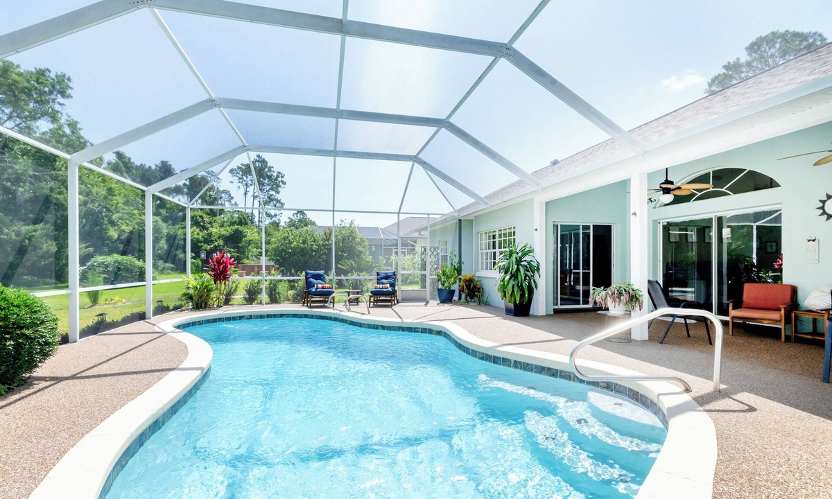 Palm Harbor House | Heated Saltwater Pool, Sauna and Billiards