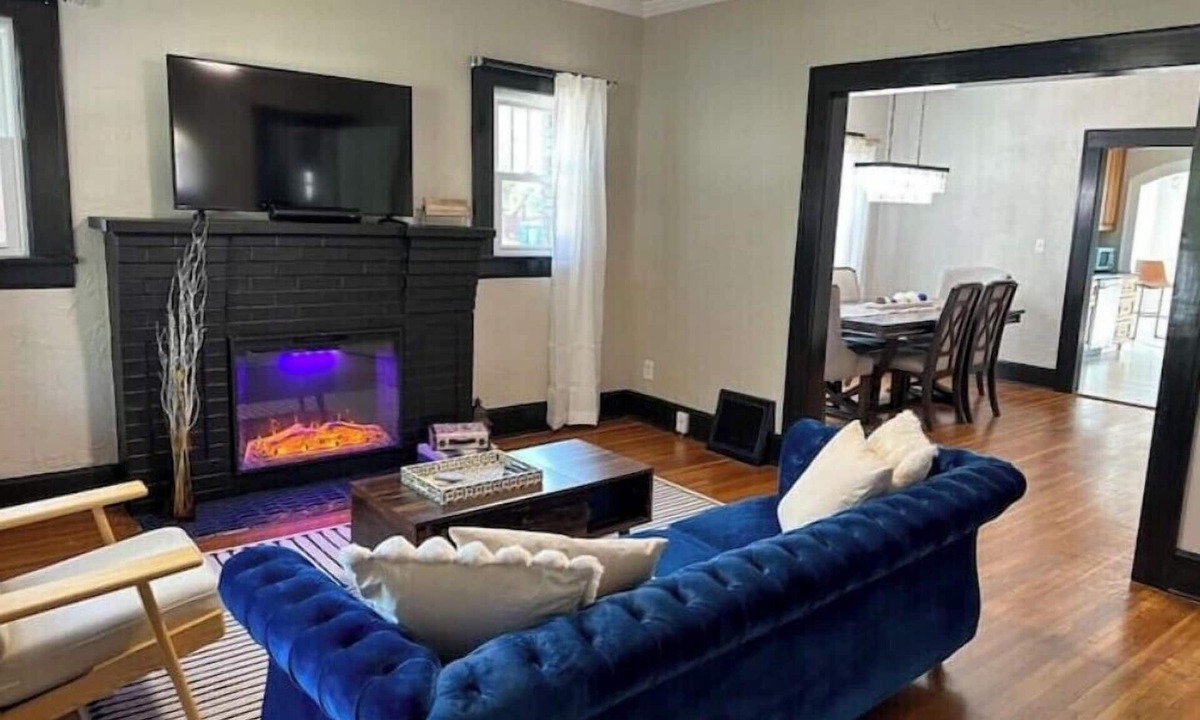Springfield House | Hello Sunshine! Beautiful bungalow in the heart of Springfield!