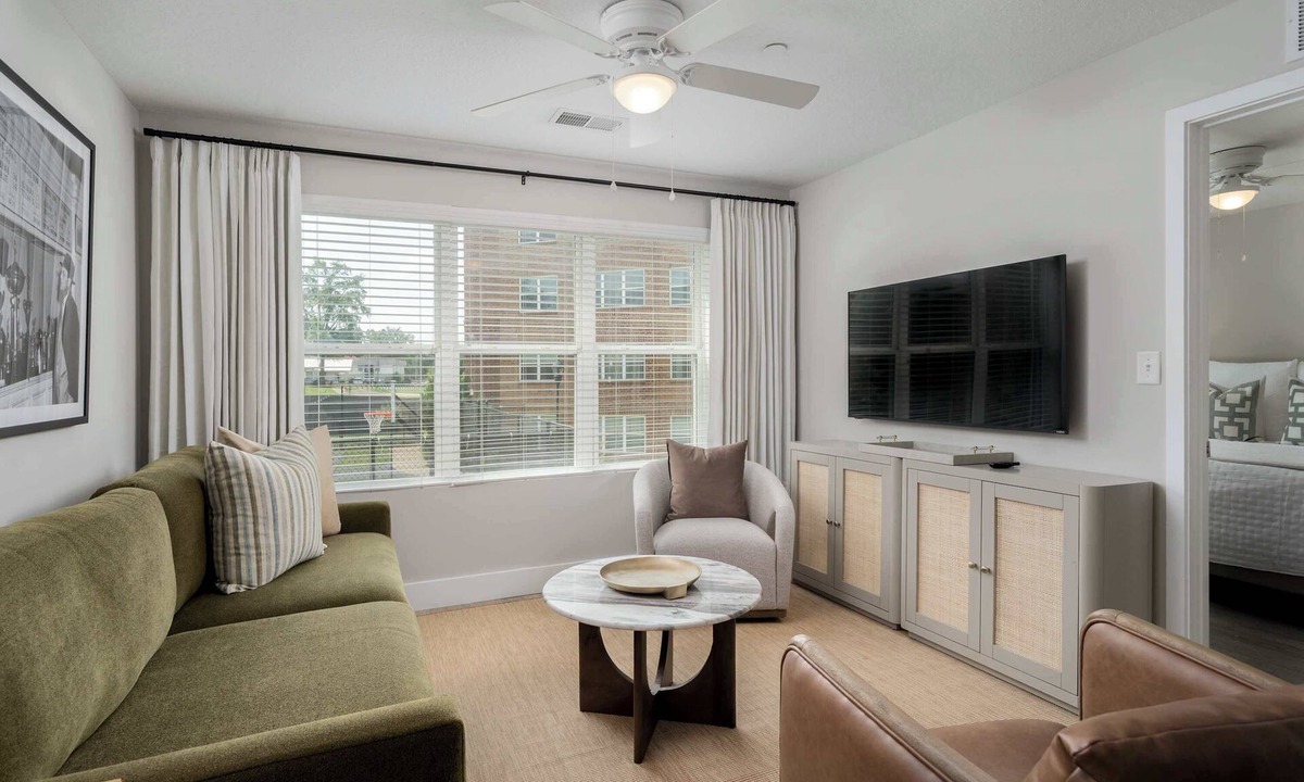 Tuscaloosa Condo | High Cotton - 3BR,3BA Condo Near UA with Pool & Gym