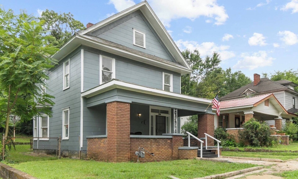 Birmingham House | Highland Cottage | Group Stay/Patio/Backyard+Grill