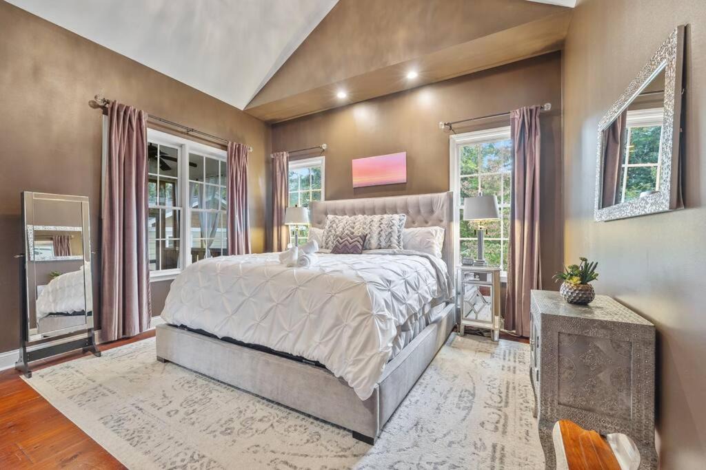 College Park Apartment | Historic College park w/Backyard porch & patio