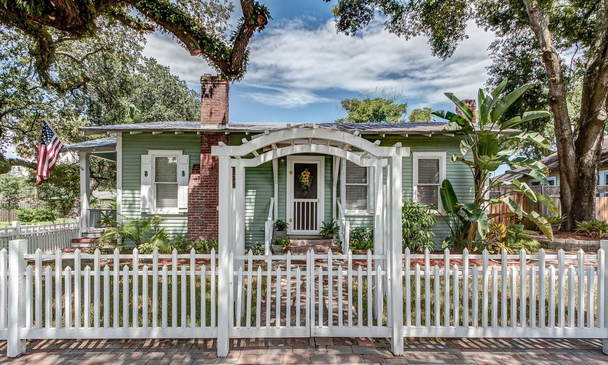 Sanford Cottage | Historic Cottage, super clean, comfortable, and well-equipped, walkable to town.