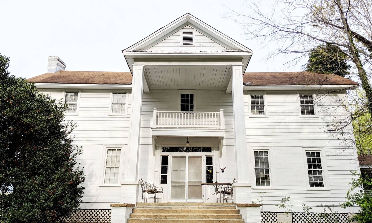 Marion House | Historic farm stay in the heart of Alabama's Black Belt Region.