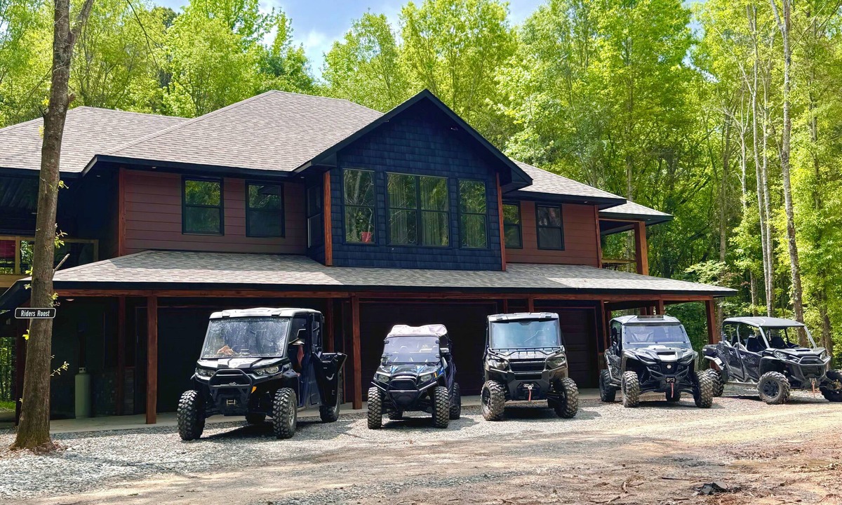 Whitesboro Cabin | Hit the trail from the property! Game room, fire pit and 4 king suites