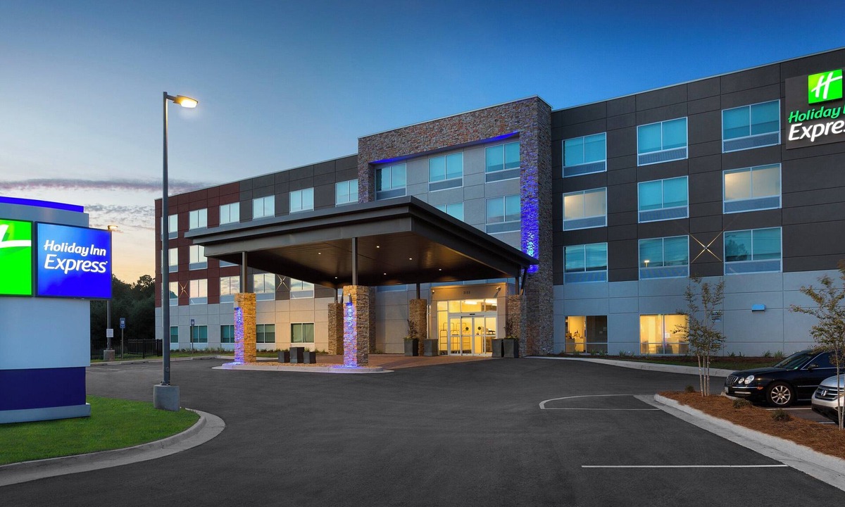 Lake Park Hotel | Holiday Inn Express Lake Park by IHG