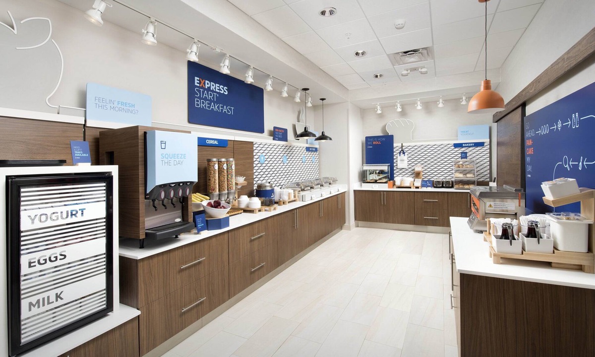 College Park Hotel | Holiday Inn Express Mobile I-65 by IHG