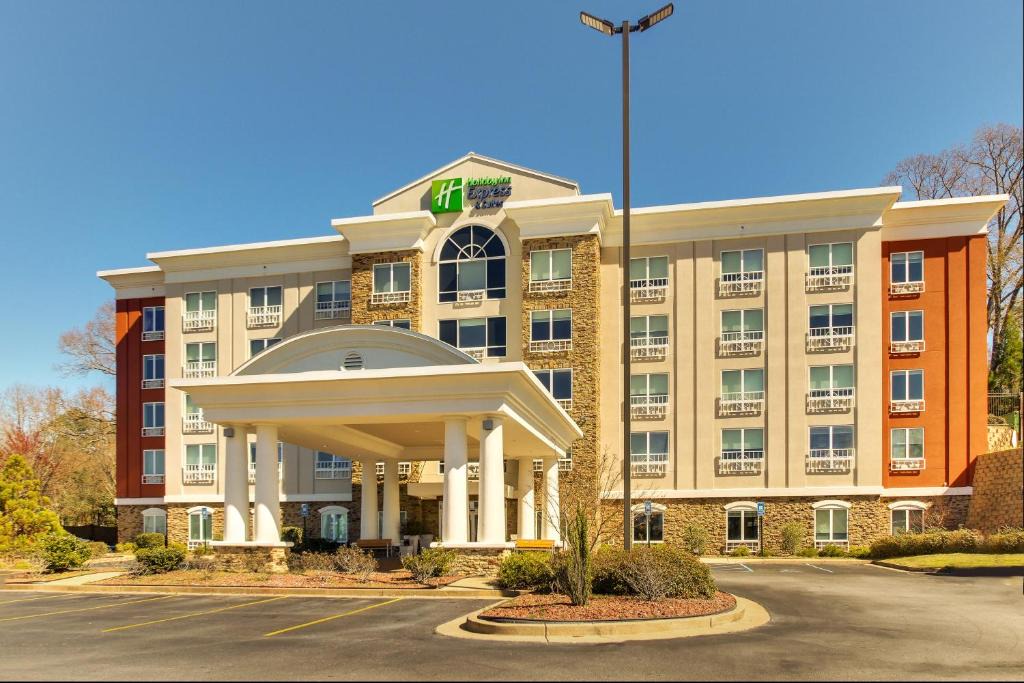 Columbus Hotel | Holiday Inn Express & Suites Columbus - Ft Benning Maingate by IHG