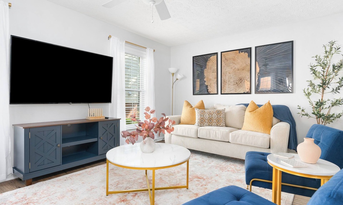 Auburn House | Home 1.5 miles from Toomers