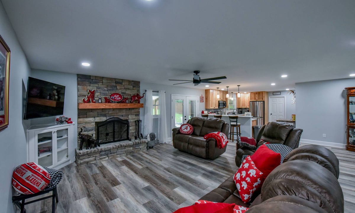 Northport House | Home Away From Home! Newly Remodeled 4 Bdr/3 Bath Close To Campus!