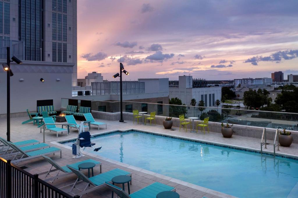 Lake Eola Heights Hotel | Home2 Suites by Hilton Orlando Downtown, FL