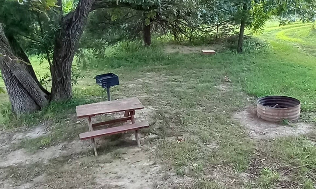 Elkland RV Rental | Honeyberry Hideout Campsite at B Berry Farms & Co.
