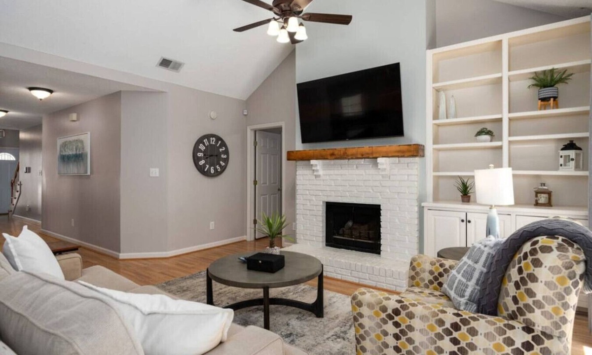 Hoover Villa | Hoover Townhouse|Great location|3 BR 3 Bath