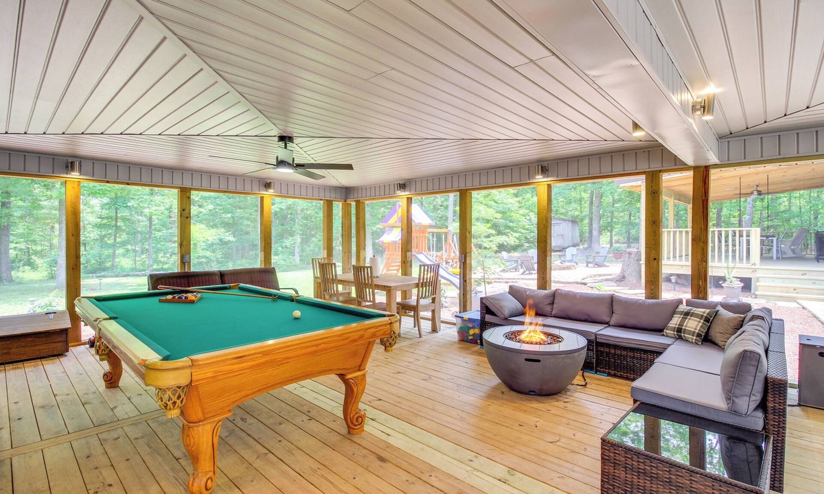 Henagar House | Hot Tub, Games, BBQs! Reunion Retreat in Henagar