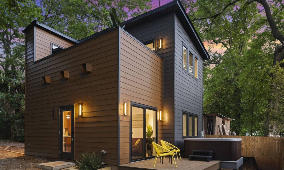 East Side House | Hot Tub · Outdoor TV & Fireplace · Rooftop Terrace