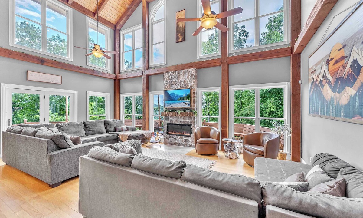 Wildwood House | Hot Tub, Theater & Deck - The Retreat at Wildwood!