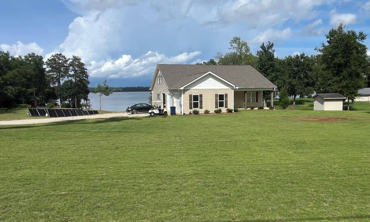 Morris House | House on Lake Eufaula with beach, kayak and jacuzzi in Abbeville, Eufaula Al.