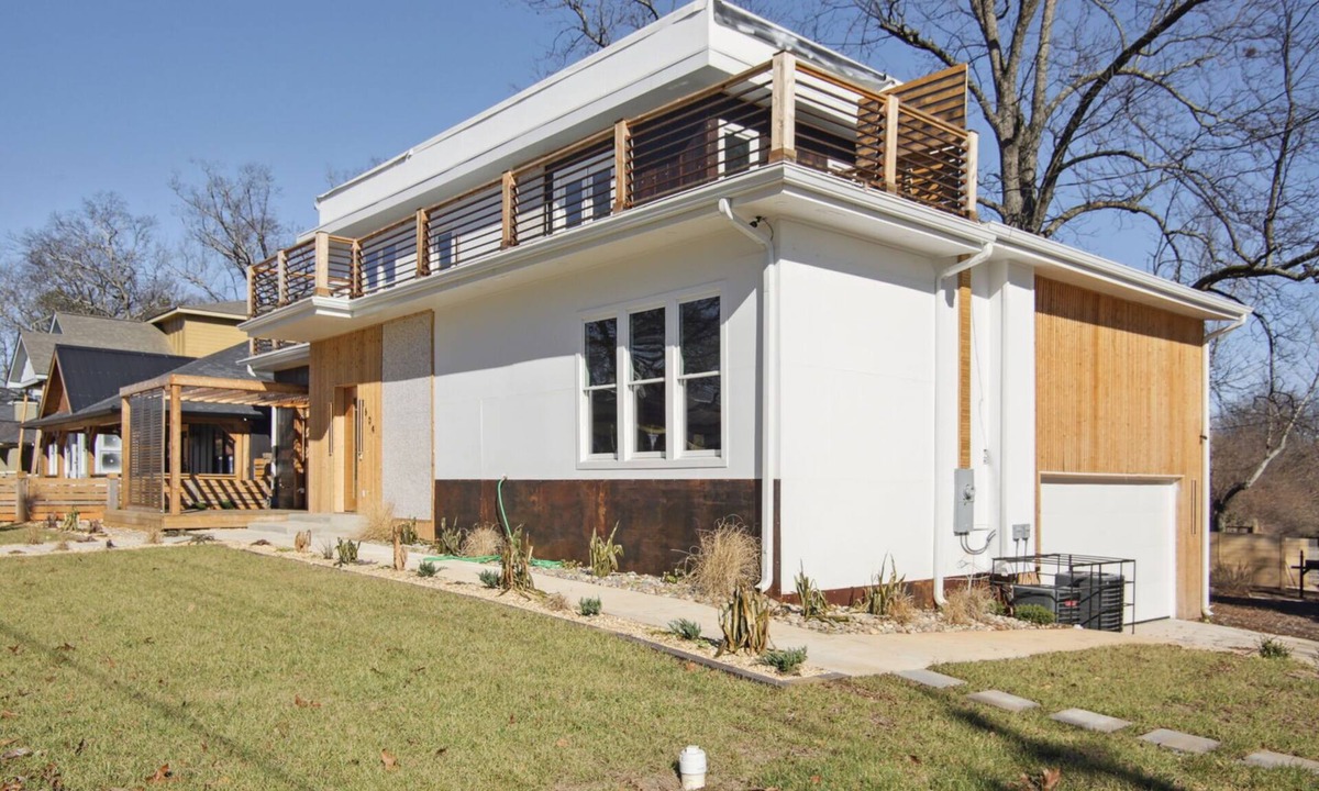 Church Street House | House with large decks, belt line restaurants very