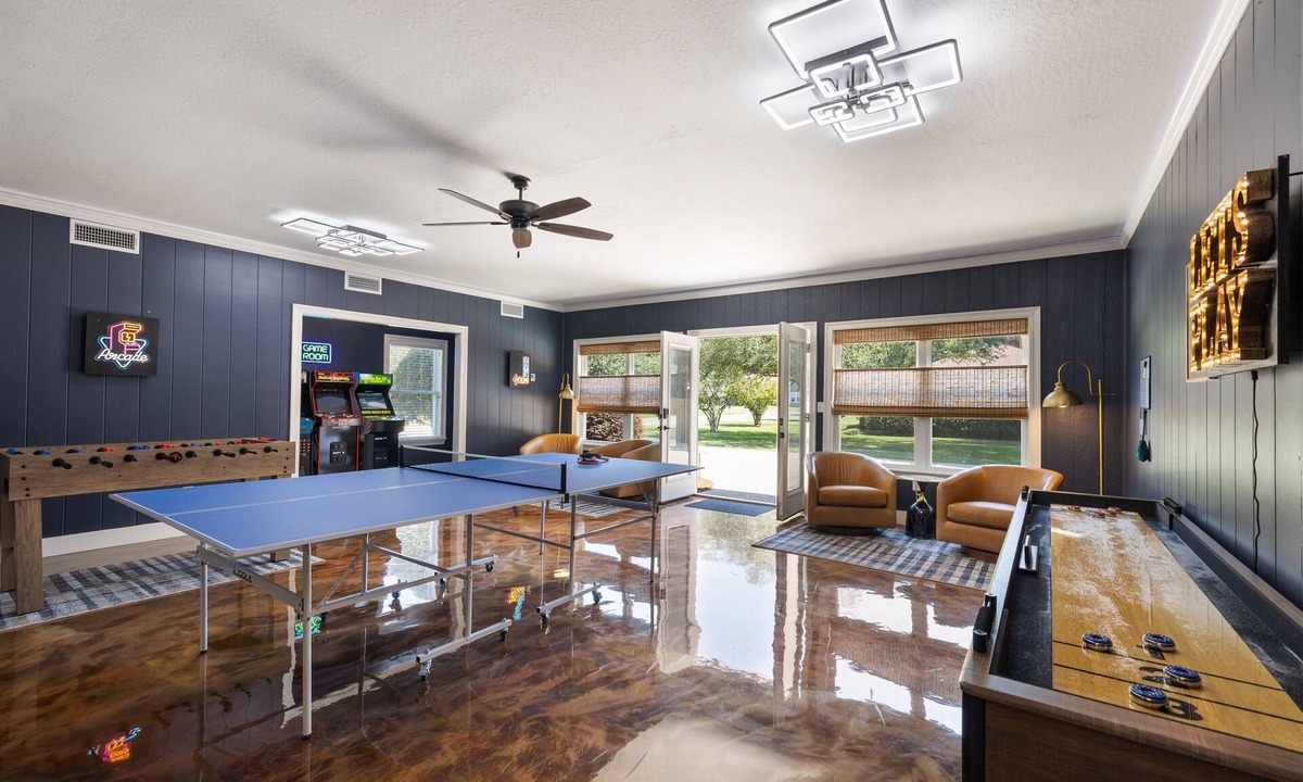 Laurel House | Huge Gameroom, Beautiful Firepit, Pinball Machine