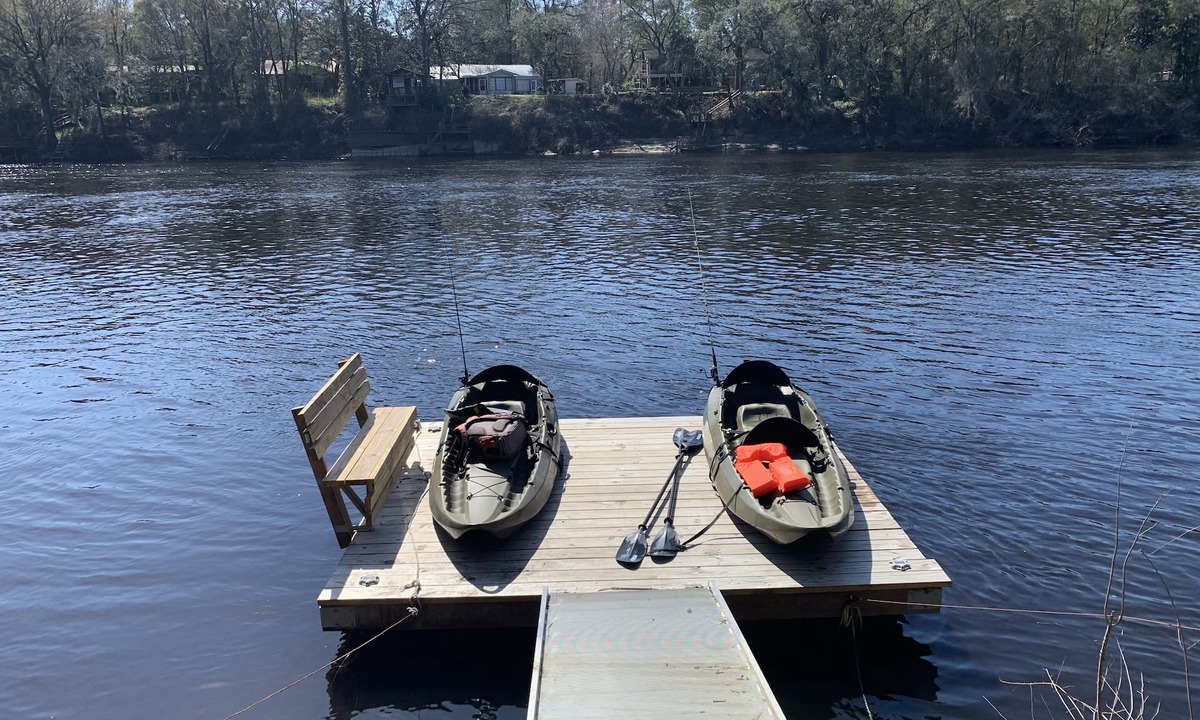 Live Oak House | If you’re looking for a secluded river getaway this is your place!
