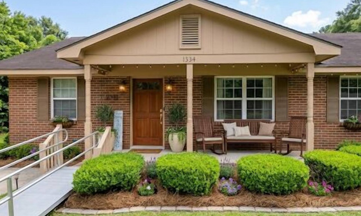 Americus House | Inviting 4-Bedroom Americus Home Featuring Accessibility Enhancements