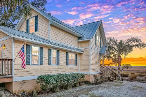 Fernandina Beach House | Inviting waterfront cottage w separate garage apartment and stunning marsh view