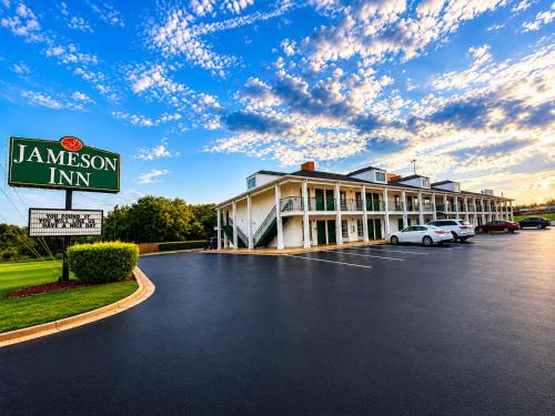 Perry Hotel | Jameson Inn - Perry