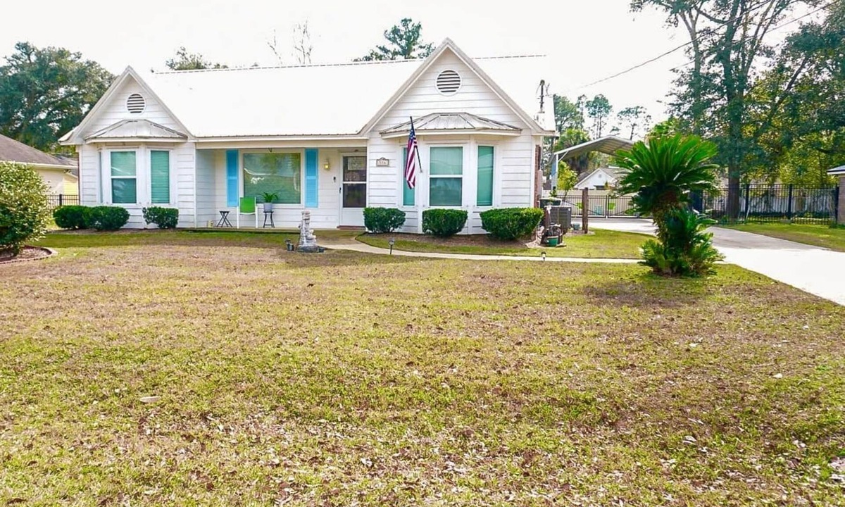 Foley House | Juniper Journey Cottage close to OWA, Beaches, Ballparks, Cheer Comps