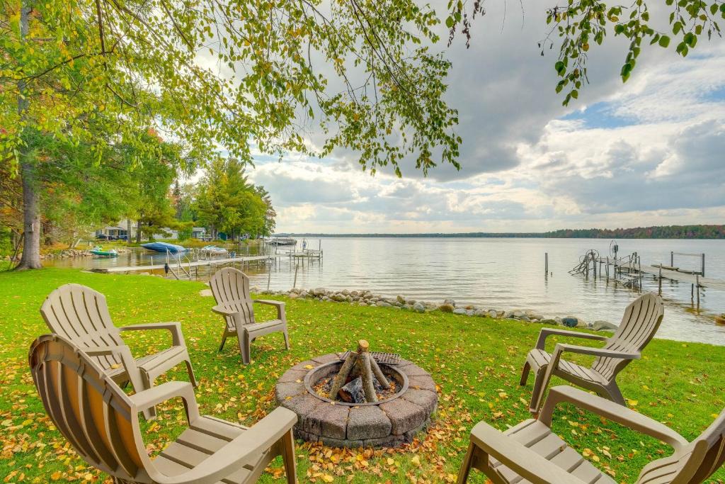 Kalkaska House | Kalkaska Retreat: Private Hot Tub, Dock, Fireplace