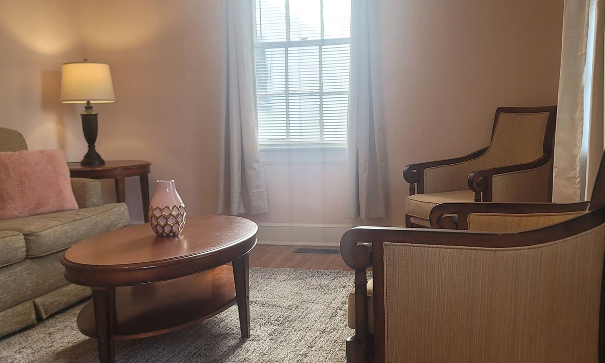 Montgomery Apartment | King Cloverdale Apt. w/Laundry/Smart TV/Wi-Fi