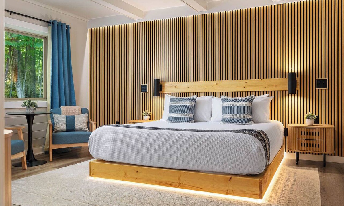 Rapid City Hotel | King Room Near Torch Lake | Hot Tub, Sauna, Resort Amenities