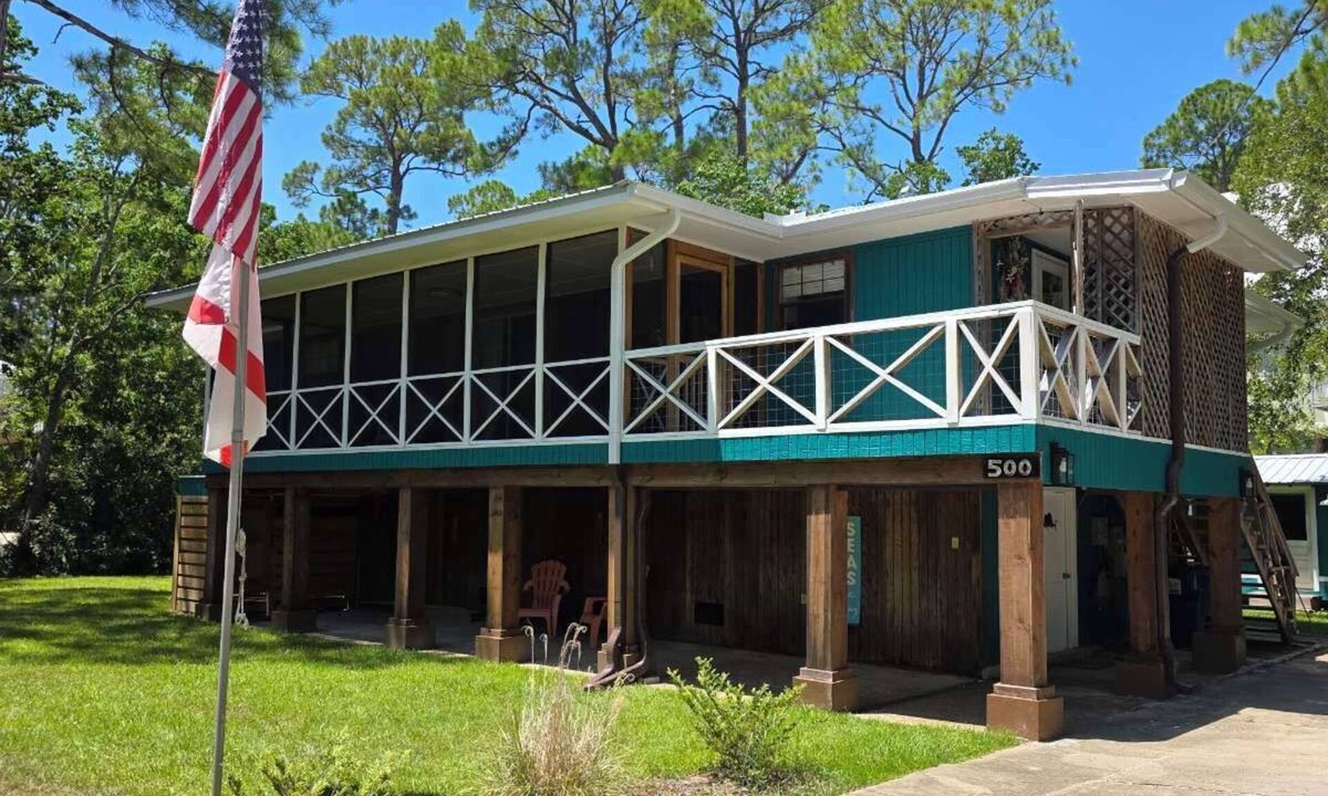 Pass Drury Cottage | Knot Just Fishin: Ice Machine, Bikes, Covered Patio, Outdoor TV, Grill, & Games.