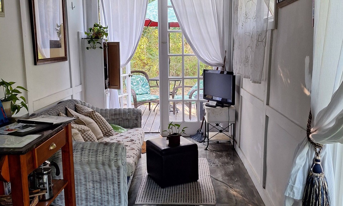 Live Oak Cabin | Kokomo Farms Tiny Eco/Artists Cabin off grid