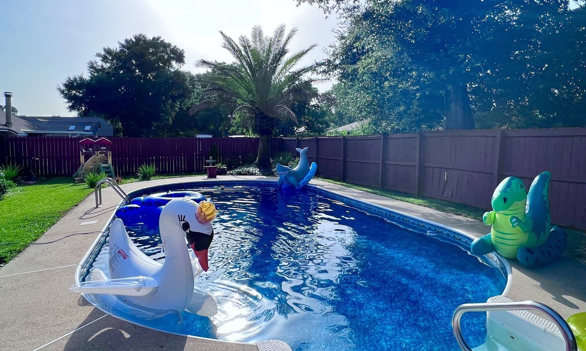 Northwest Pensacola House | ⭐️La Puerta Al cielo - Private Pool, Game Room & Kareoke