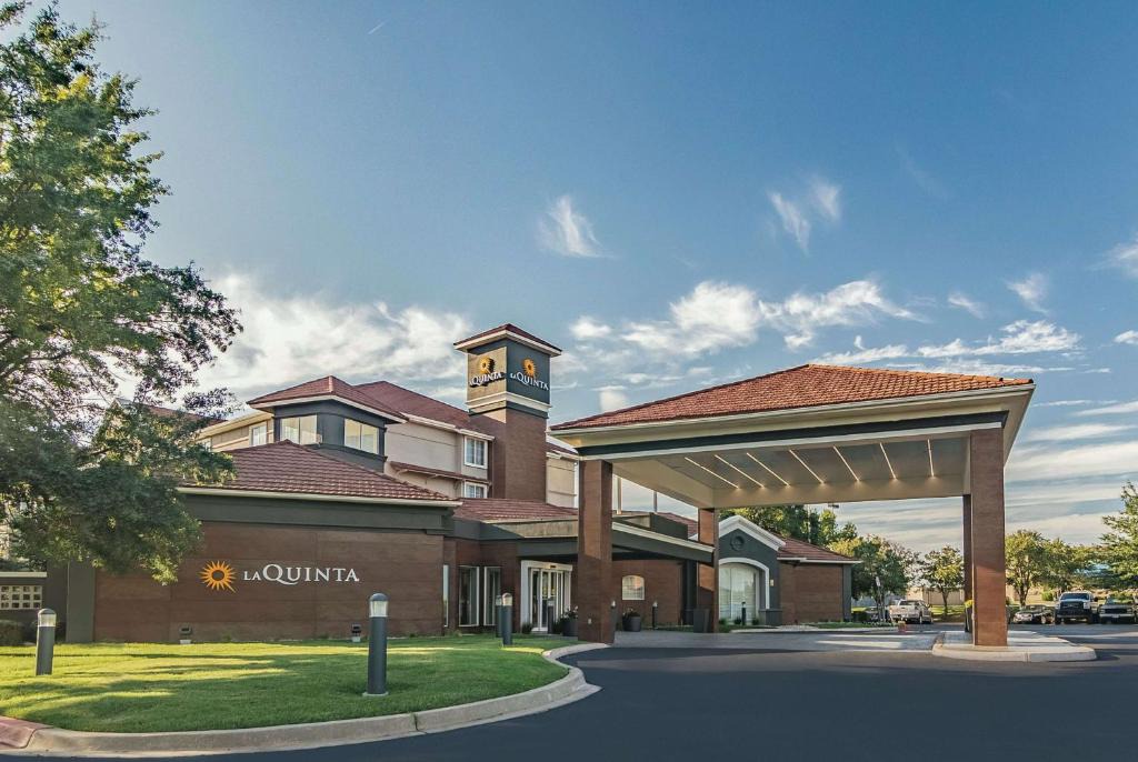 Alexandria Hotel | La Quinta by Wyndham Alexandria Airport