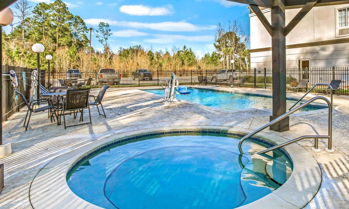 Satsuma Hotel | La Quinta Inn & Suites by Wyndham Mobile Satsuma/Saraland