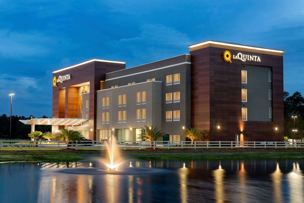 Brunswick Hotel | La Quinta Inn & Suites by Wyndham Brunswick/Golden Isles