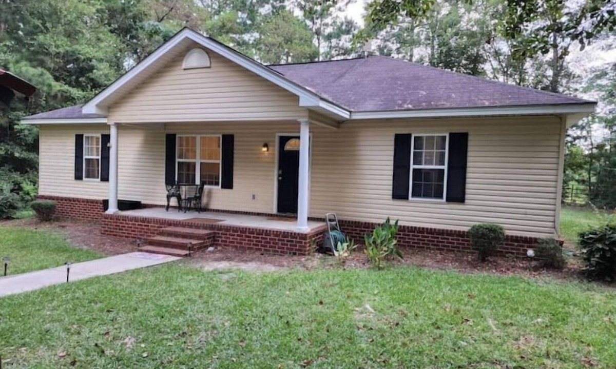 Statesboro House | Laid-back Living at The Landings. Family & Pet friendly!