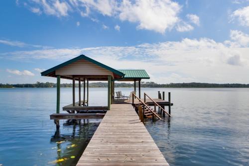 Pomona Park House | Lake Broward Cabin w/Private Boat Launch & Dock!