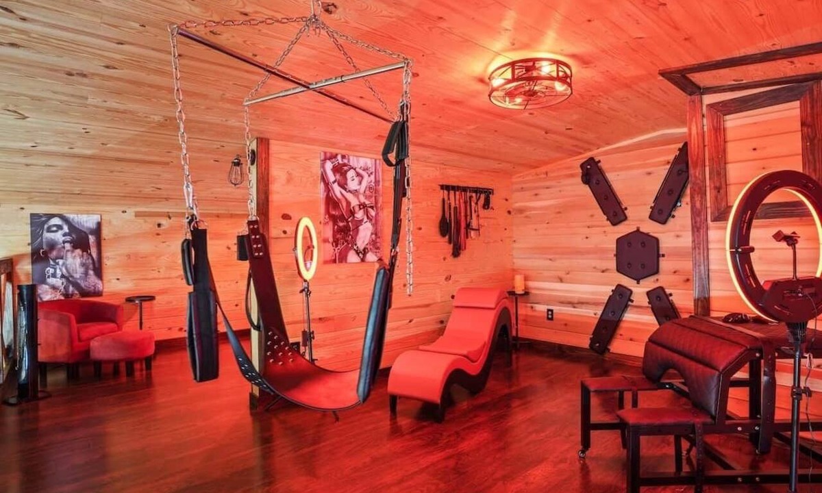Langston House | Lake Guntersville/Adults-Only Retreat + Luxury Playroom