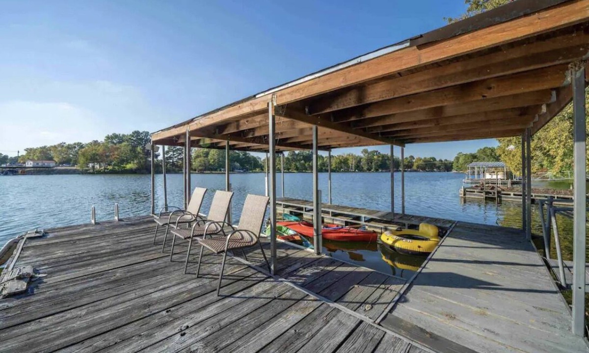 Mid America House | Lake Hamilton’s Cozy Cabin