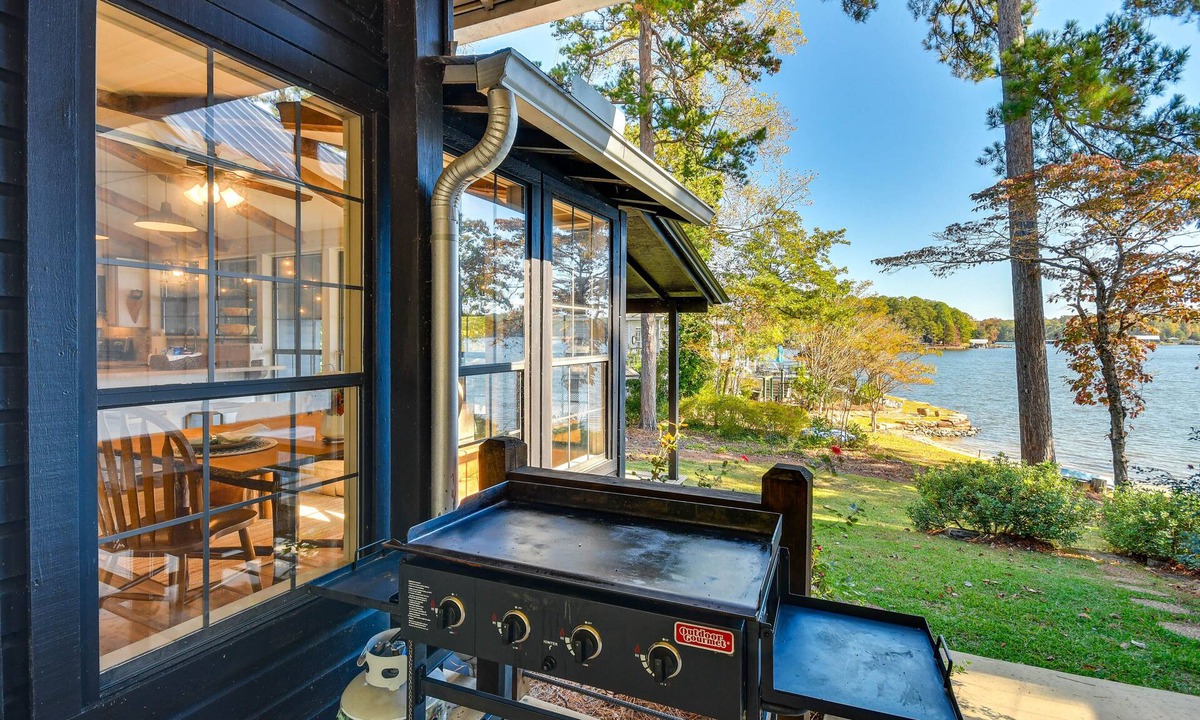 Smith Mountain Estates Cabin | Lake Martin Retreat w/Beach, Boat Dock + Fire Pit