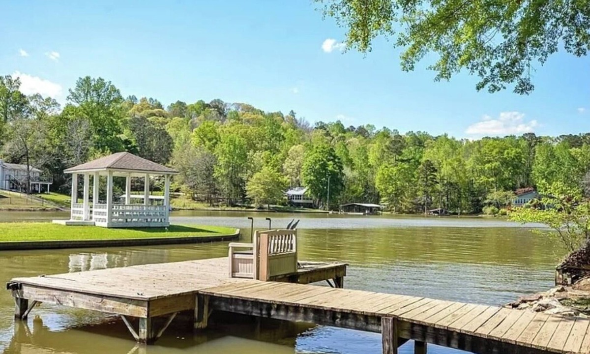 Alexander City House | Lake Martin Waterfront-quiet cove, boat ramp, dock and fenced dog friendly yard