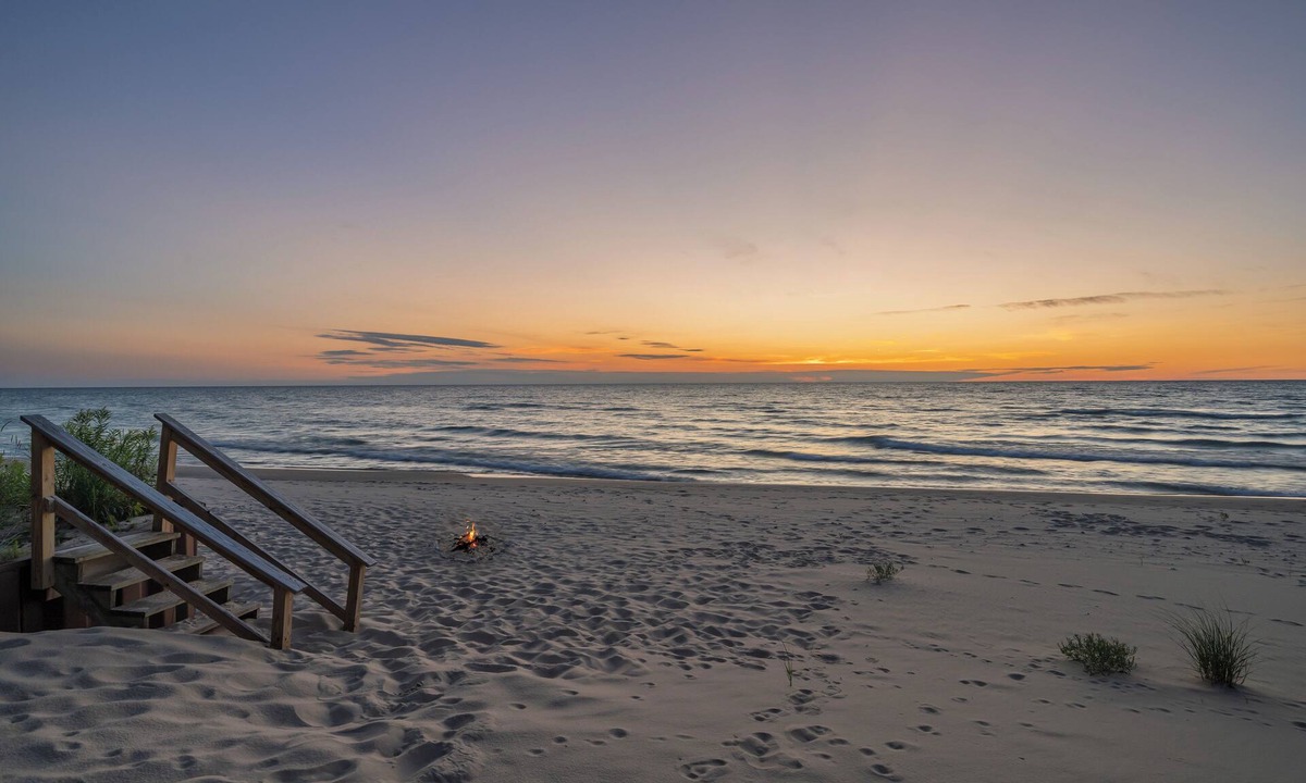 Manistee Cottage | Lake Michigan Beachfront and Spectacular Sunset Views!