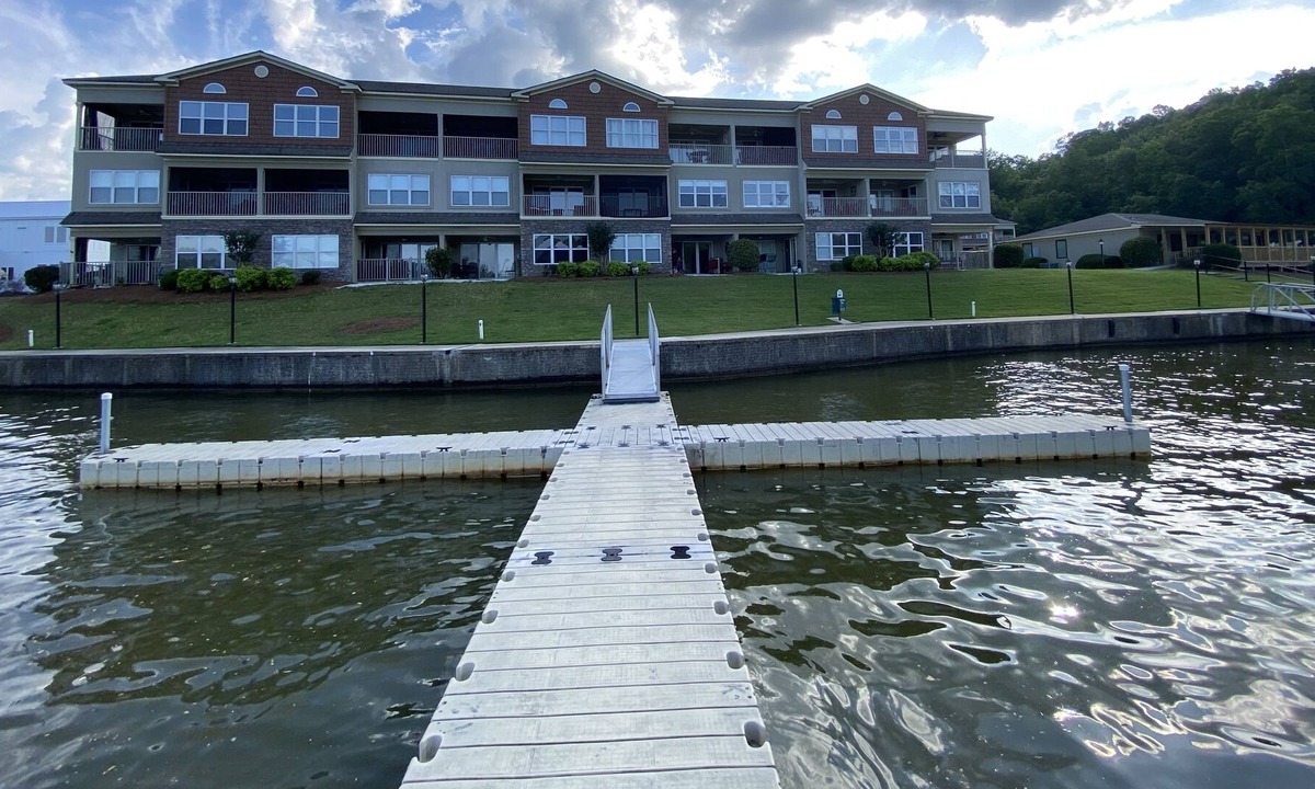 Alexander City Condo | Lake Retreat with Ground Level Access, Pool and Designated Boat Slip