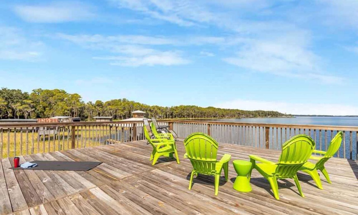 Melrose House | Lake Sante Fe Retreat