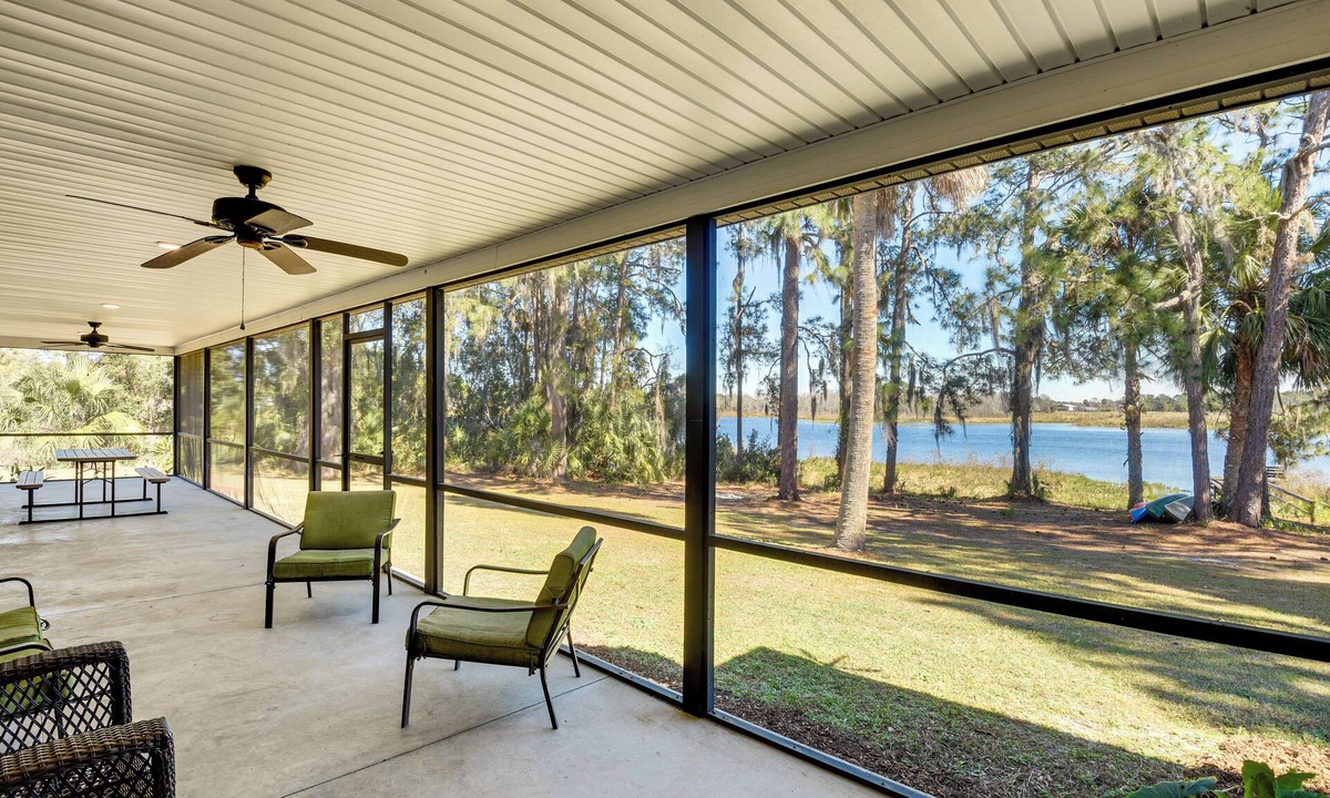 Umatilla House | Lake Smith Getaway w/Dock: Families Welcome!